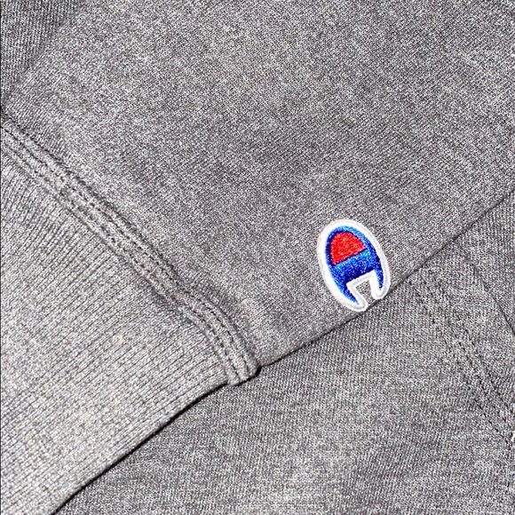 Champion sweatshirt - Picture 2 of 3